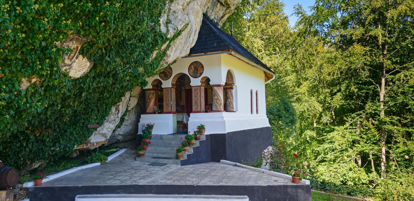 Biserica Sfintei Mănăstiri Pahomie