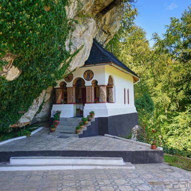 Biserica Sfintei Mănăstiri Pahomie